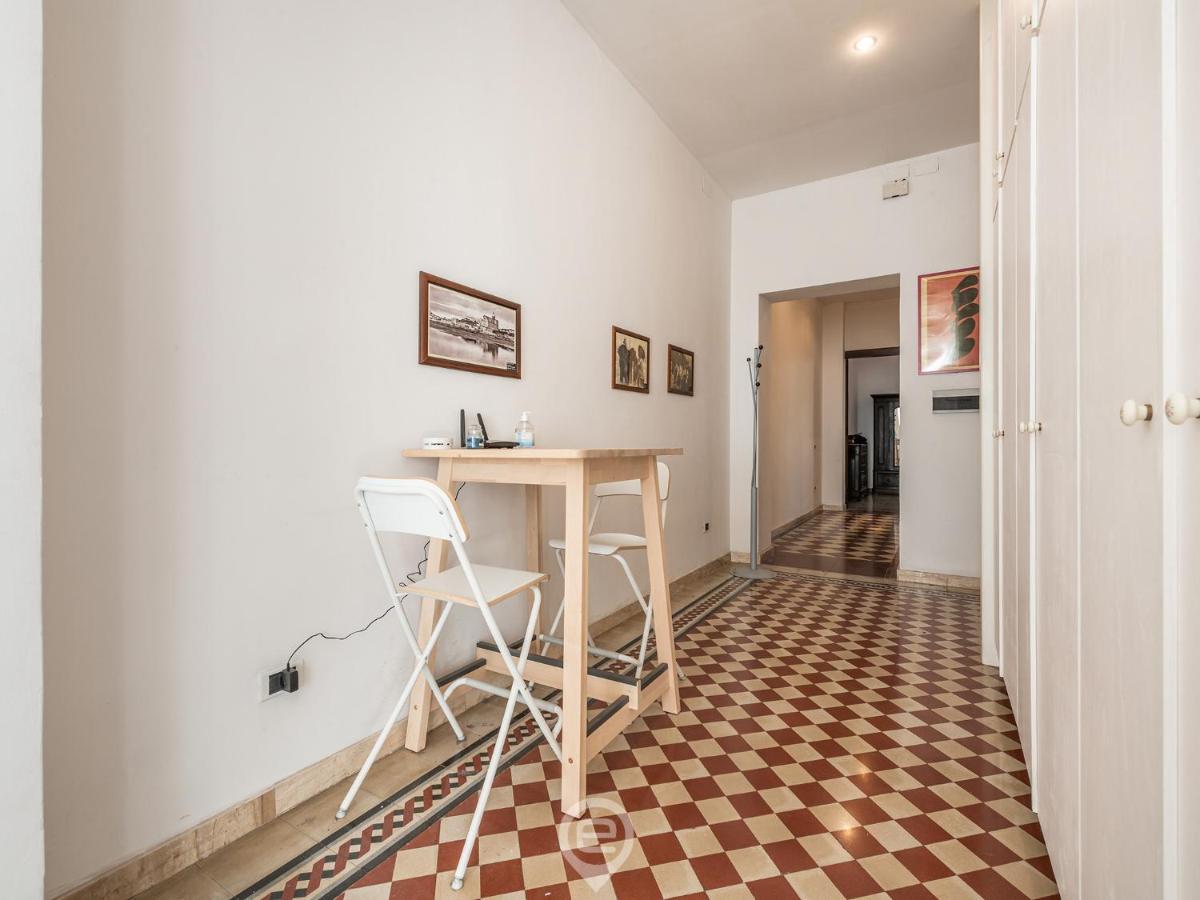 Mirabel Apartment - Wonderful Flat In City Center Cagliari Buitenkant foto